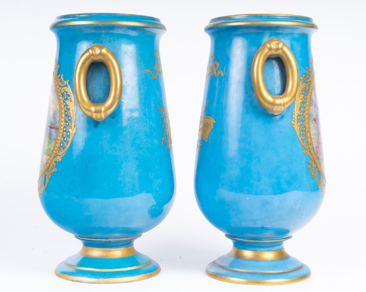 Paire d’urnes en porcelaine dans le goût de Sèvres – fin du XIXe siècle — 8