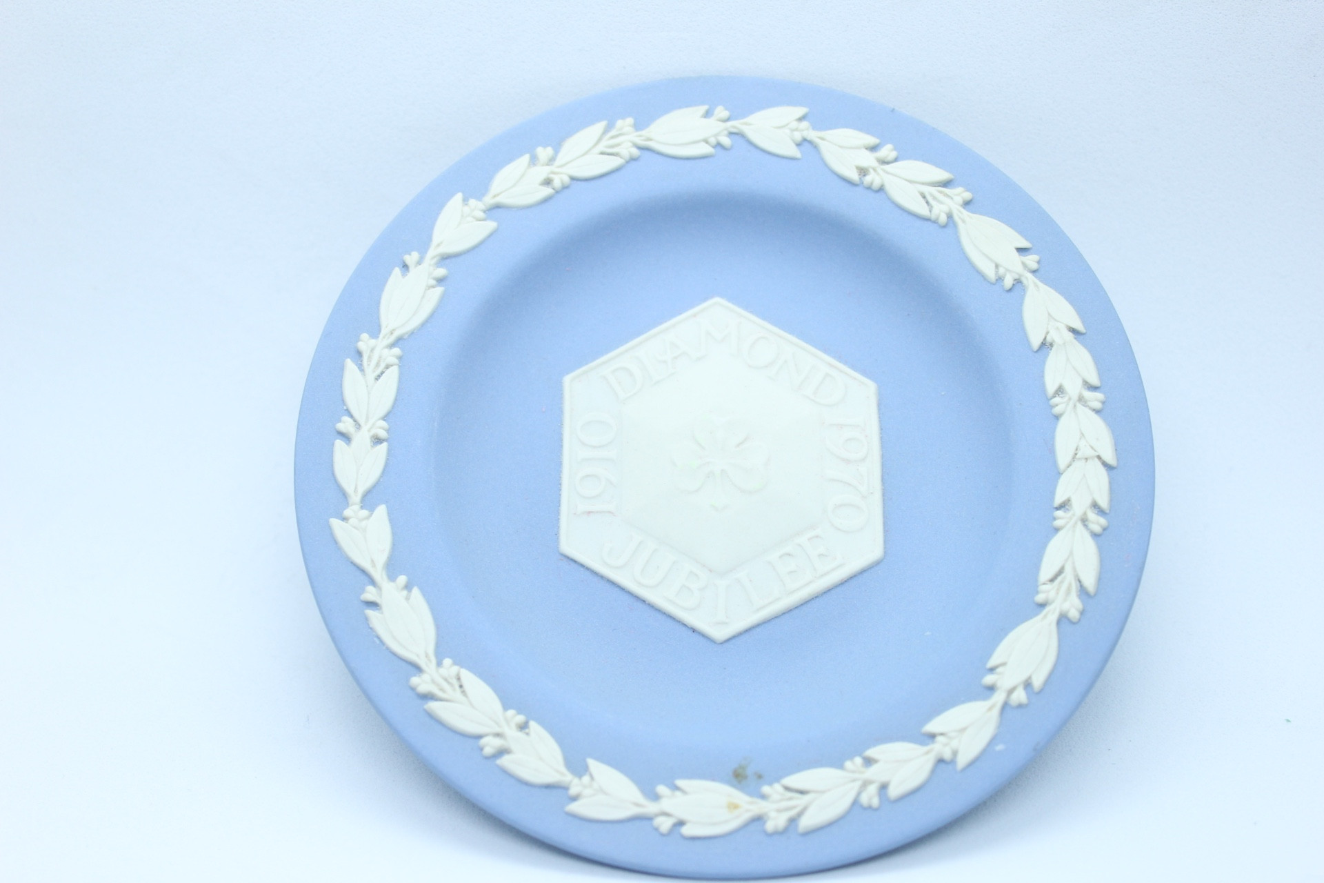 Coupe Commémorative Wedgwood Jasperware – Diamond Jubilee 1970 – Made in England — 10