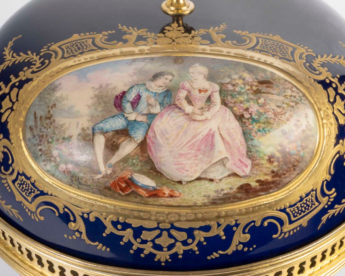 Bonbonnière de style Sèvres en faïence, fin du XIXe siècle — 5