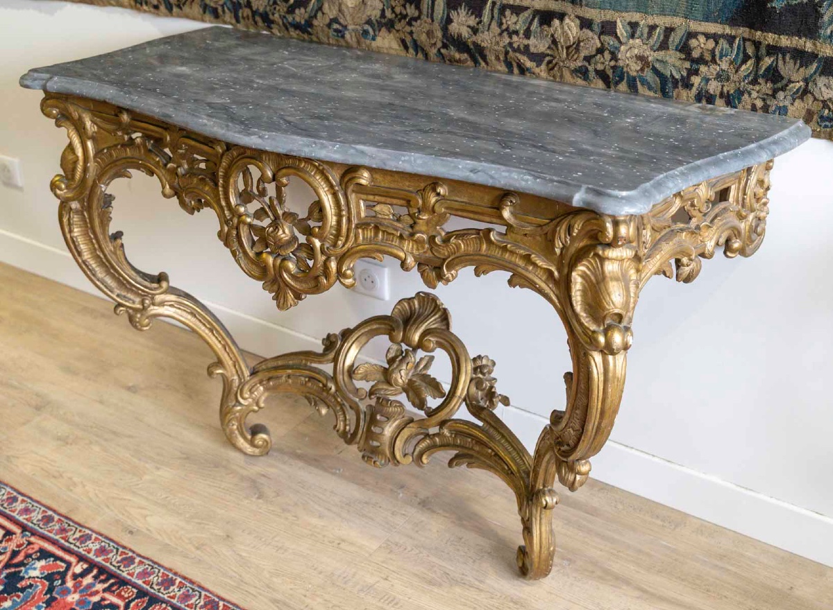 Une console en bois sculpté et doré, XVIIIe siècle — 4