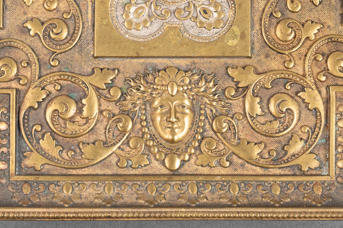 Une coupe vide-poche en bronze doré, fin du XIXe siècle — 12