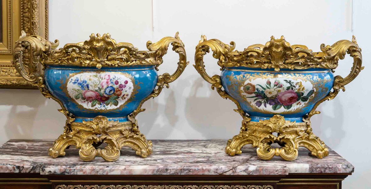 Paire de grandes coupes en porcelaine bleu céleste et bronze doré par H. Picard, XIXe siècle — 5