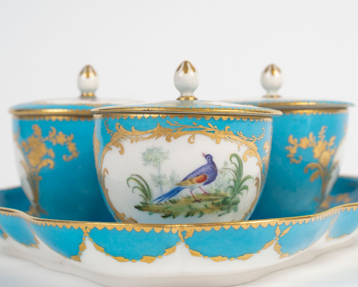 Un crémier en porcelaine de Sèvres, époque XVIIIe siècle — 5