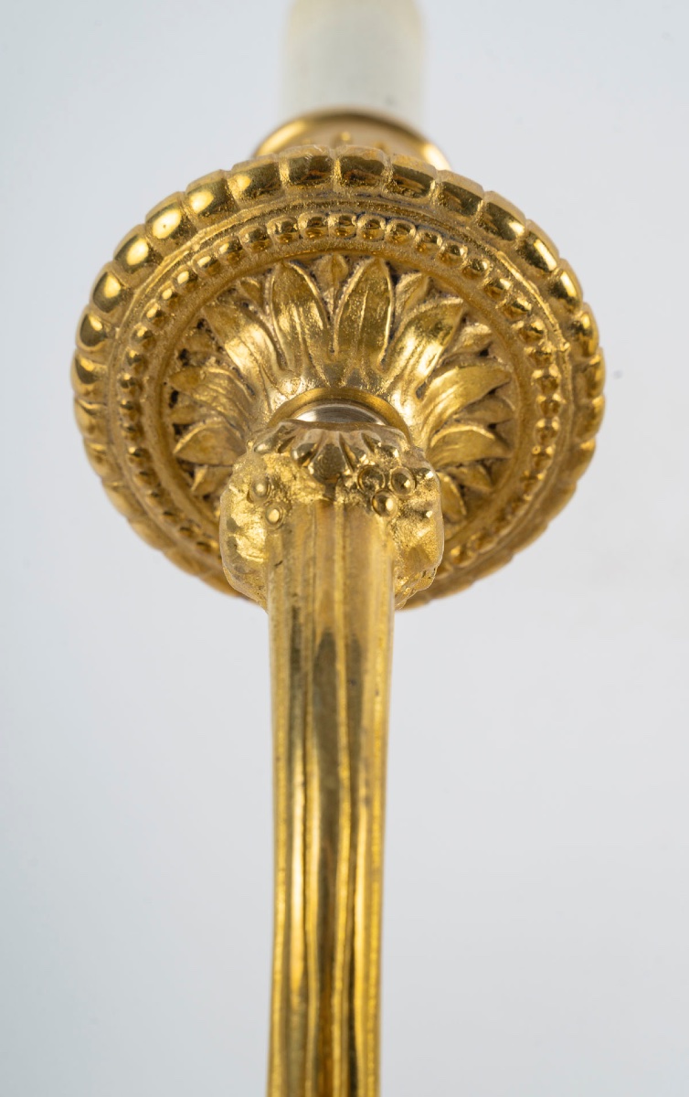 Une paire d'appliques en bronze doré de style Louis XVI, fin du XIXe siècle — 9