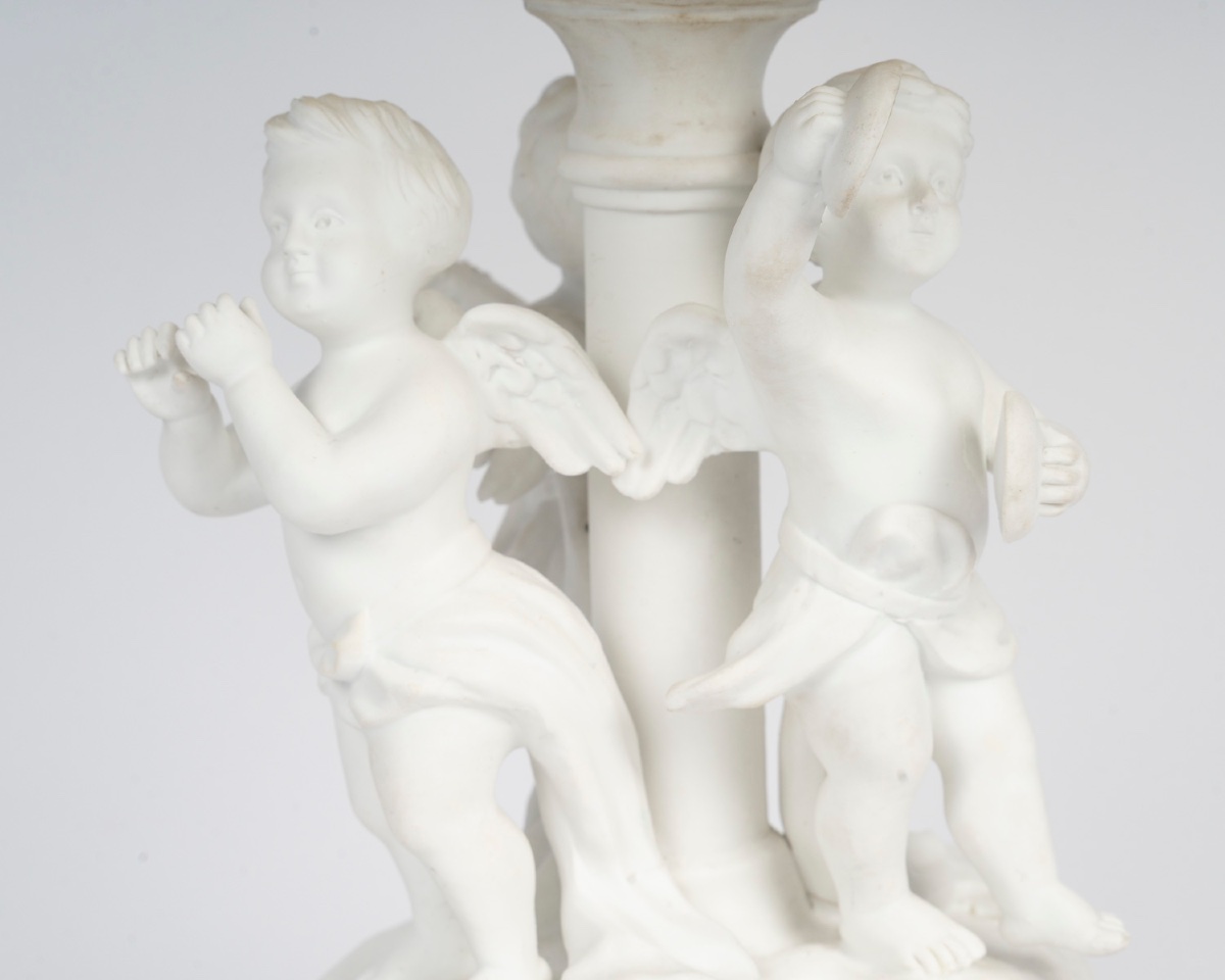 Une coupe en porcelaine et biscuit, fin du XIXe siècle — 7