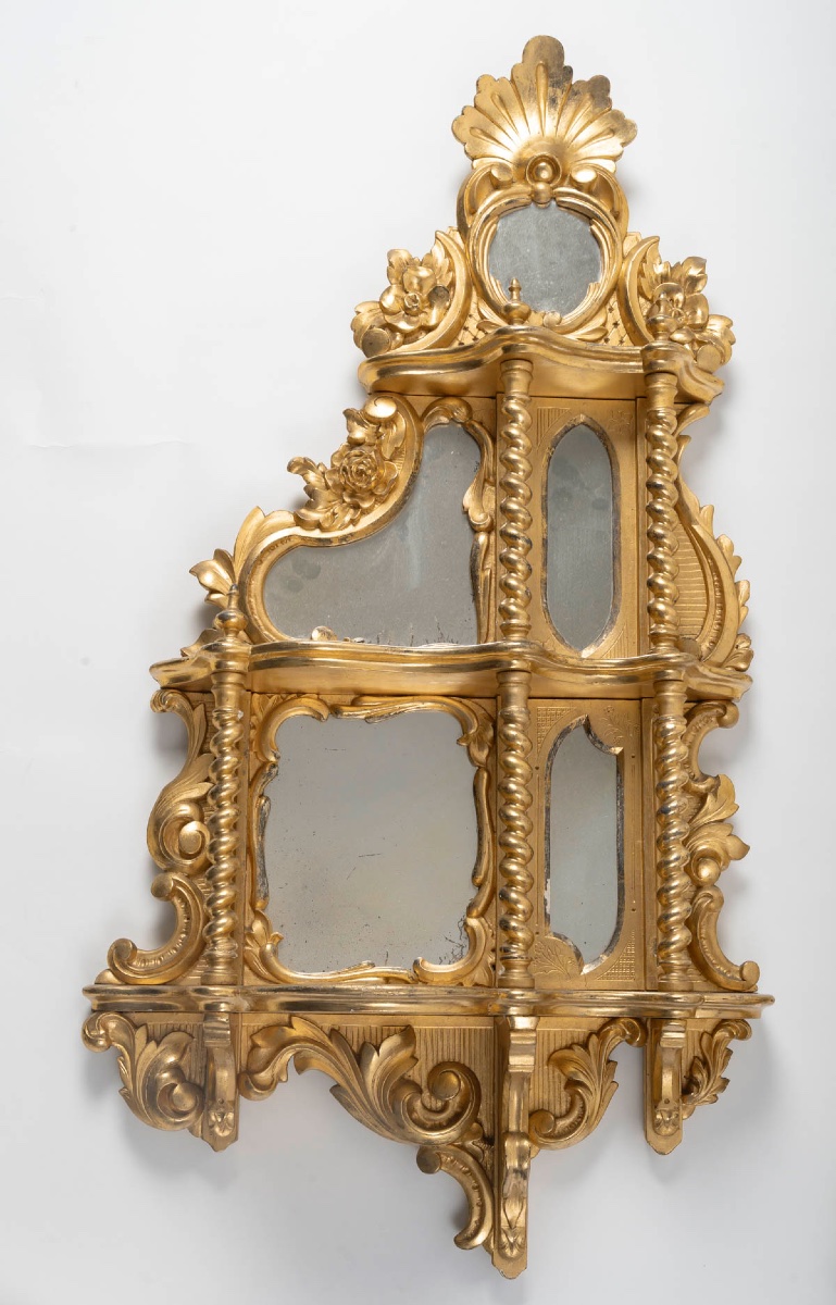 Paire d’étagères murales en bois sculpté et doré, style Napoléon III, fin du XIXe siècle — 4