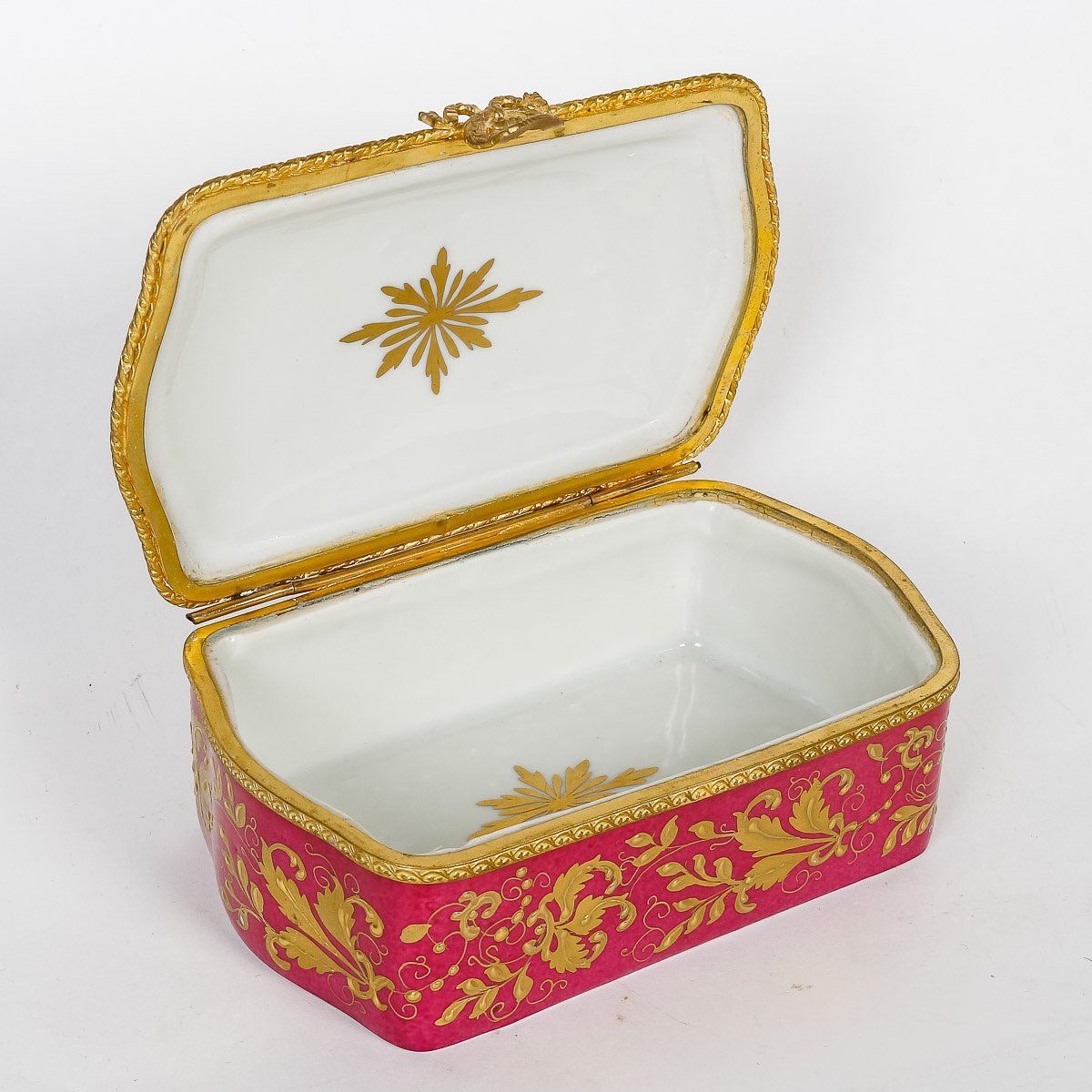 Un coffret en porcelaine de Limoges — 3
