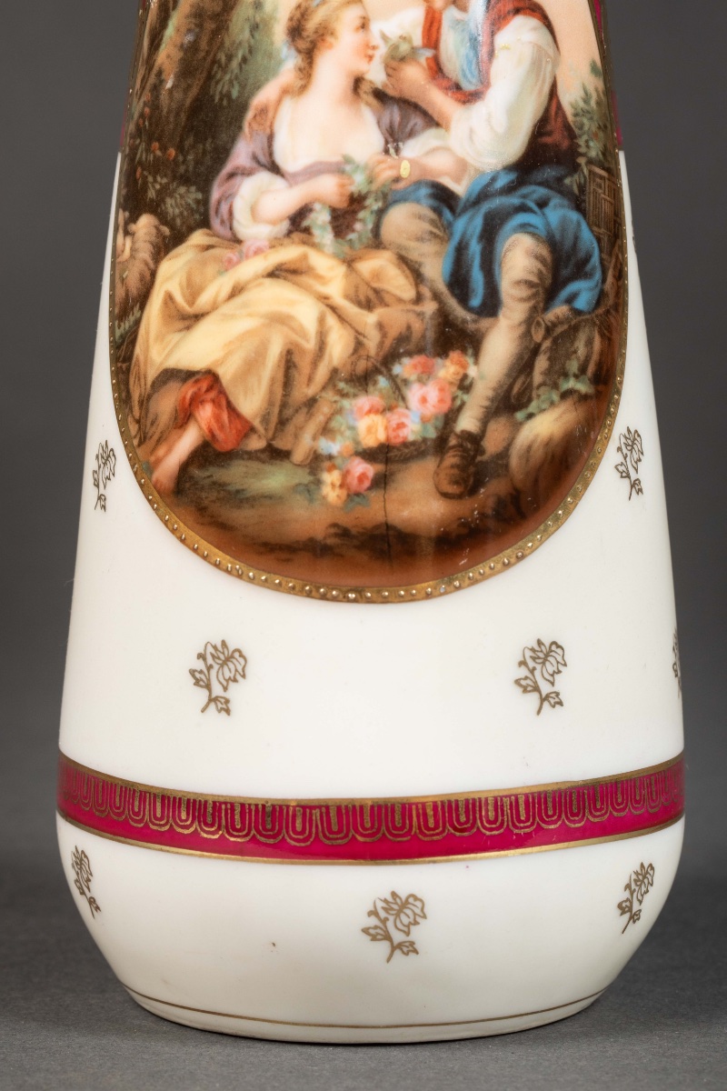 Une paire de vases en porcelaine, fin du XIXe siècle — 8