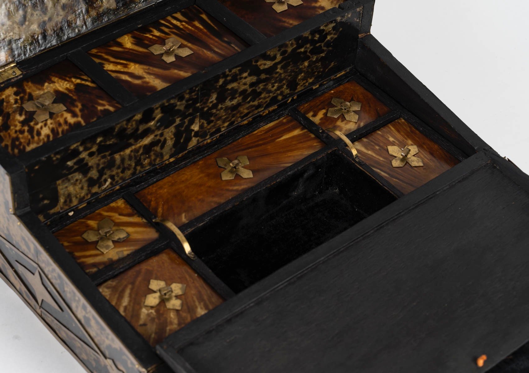Un secrétaire de voyage en marqueterie boulle, époque Napoléon III — 19