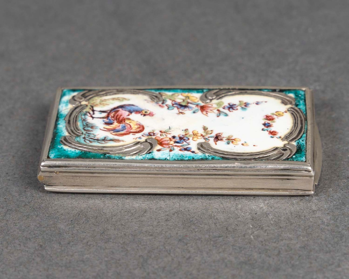 Une miniature boîte en émail et argent massif, fin du XIXe siècle — 4