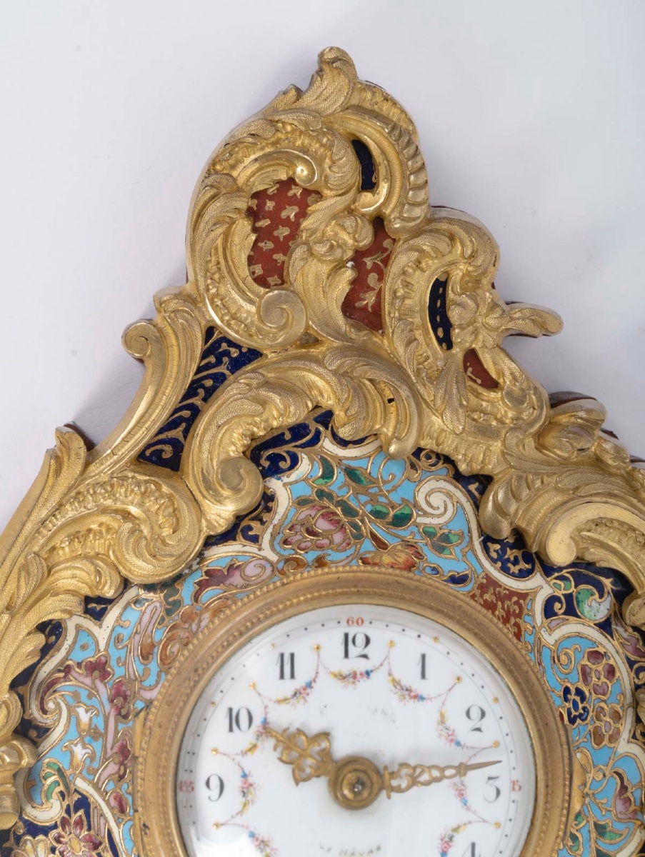 Cartel d’applique en bronze doré et émaux cloisonnés, style Louis XV, XIXe siècle — 11