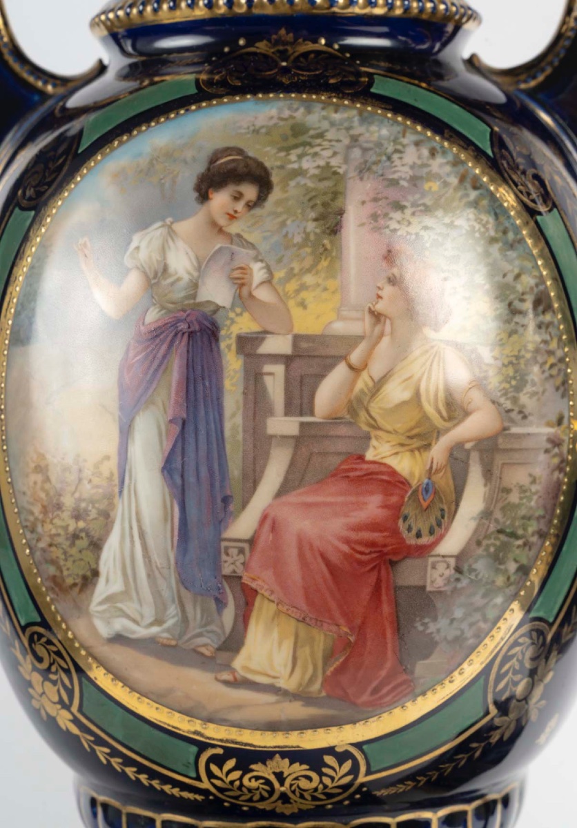 Paire de grands vases couverts en porcelaine de Royal Vienna, époque Napoléon III — 4