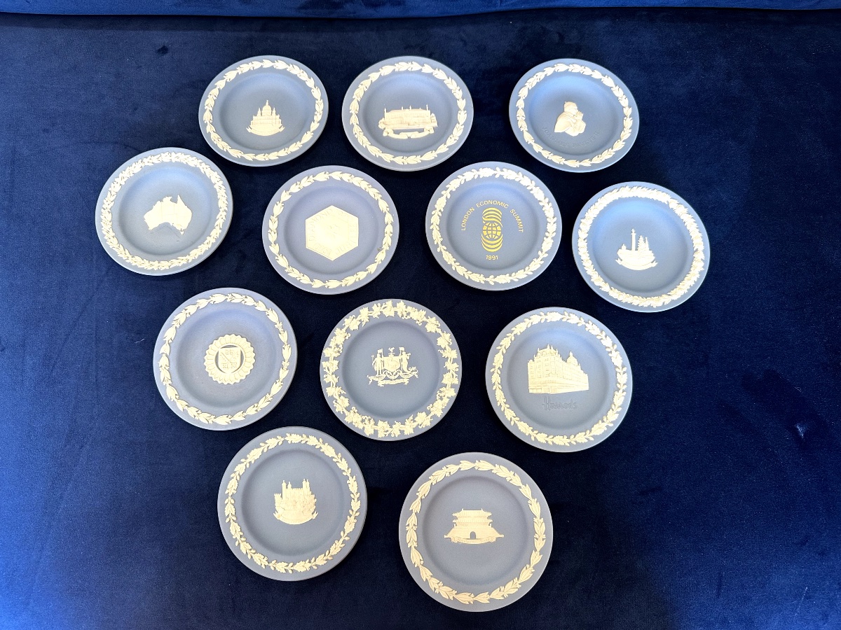 11 coupes Commémorative Wedgwood Jasperware – Made in England — 2