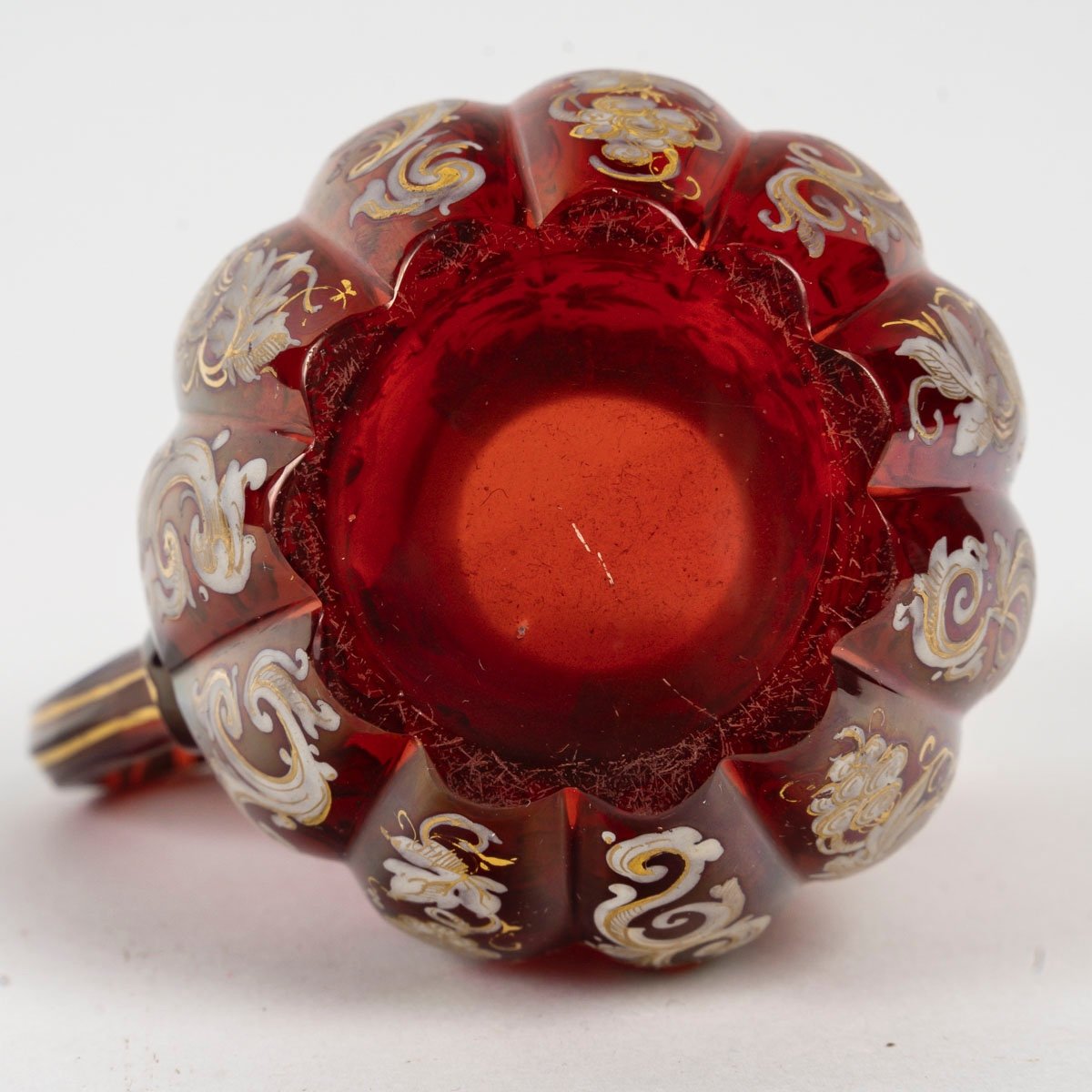 Un Pichet miniature en cristal de Bohême rouge, fin du XIXe siècle — 7