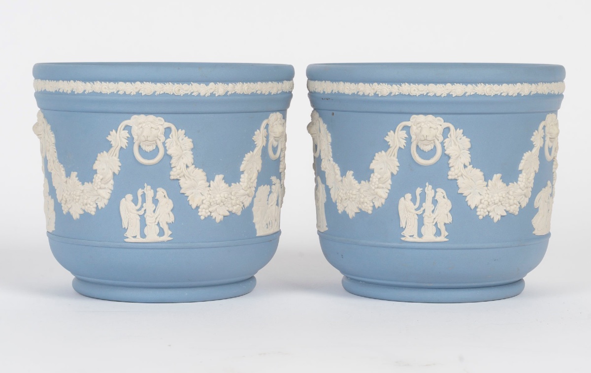 Une paire de cache-pots en porcelaine de Wedgwood début du XXe siècle — 12