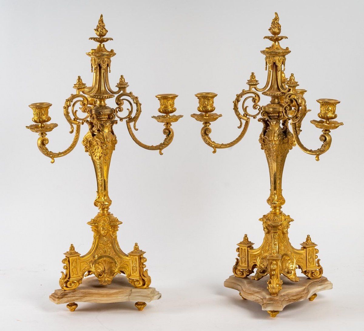 Une Garniture de Cheminée en bronze doré XIXe siècle — 5