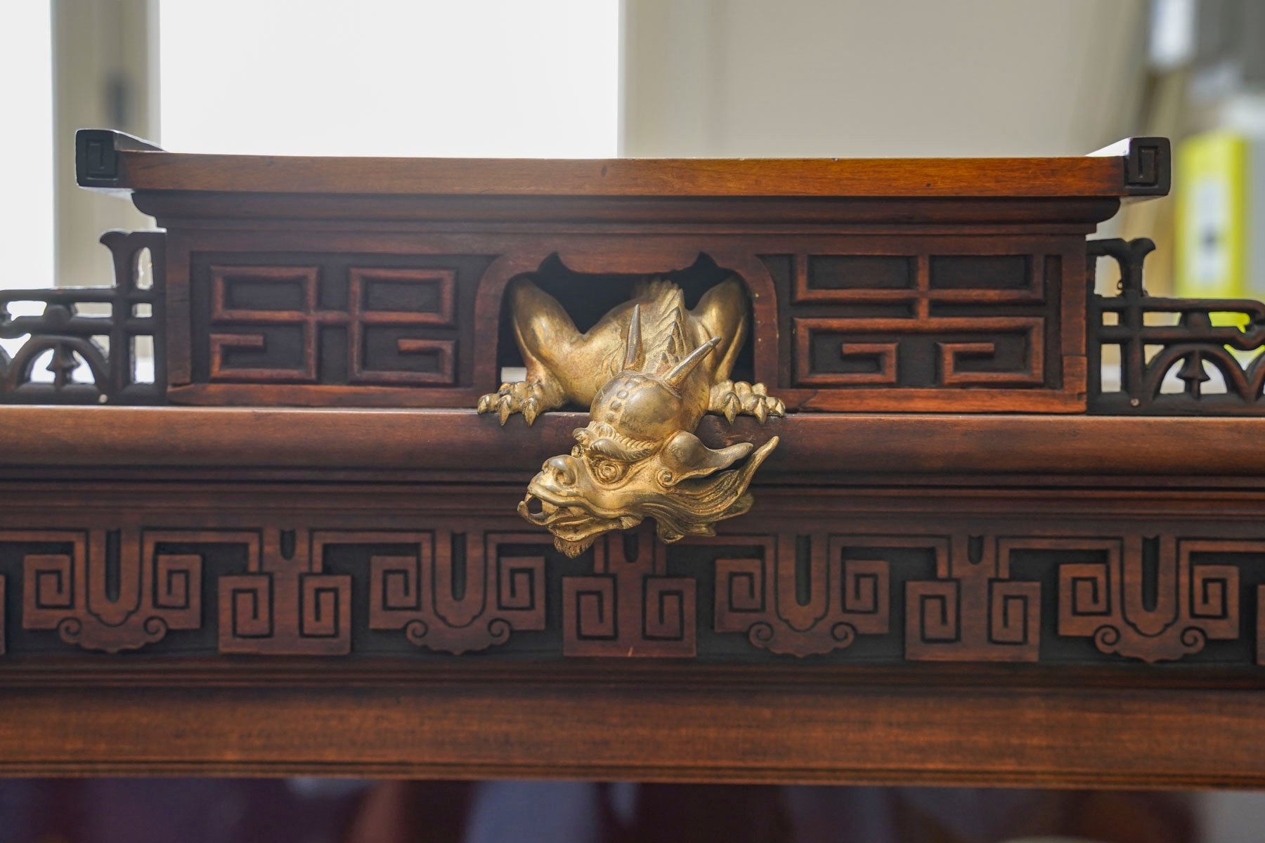 Un meuble-vitrine attribué à Gabriel Viardot époque fin du XIXe siècle — 6