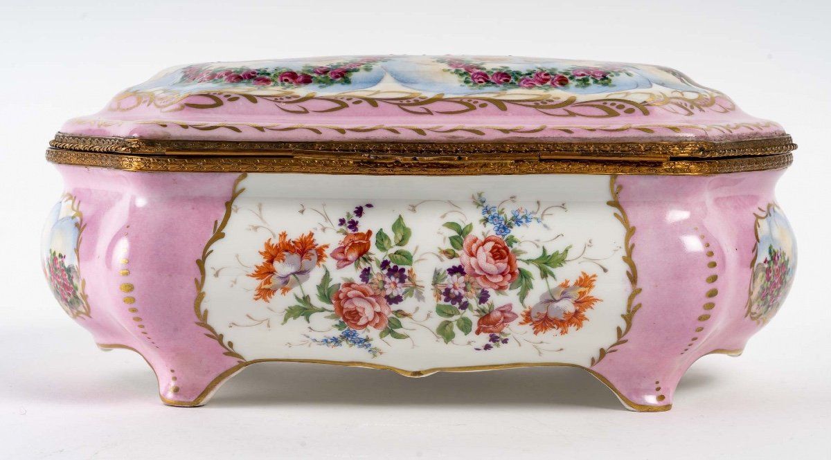 Boîte à bijoux en porcelaine rose de style Sèvres — 5