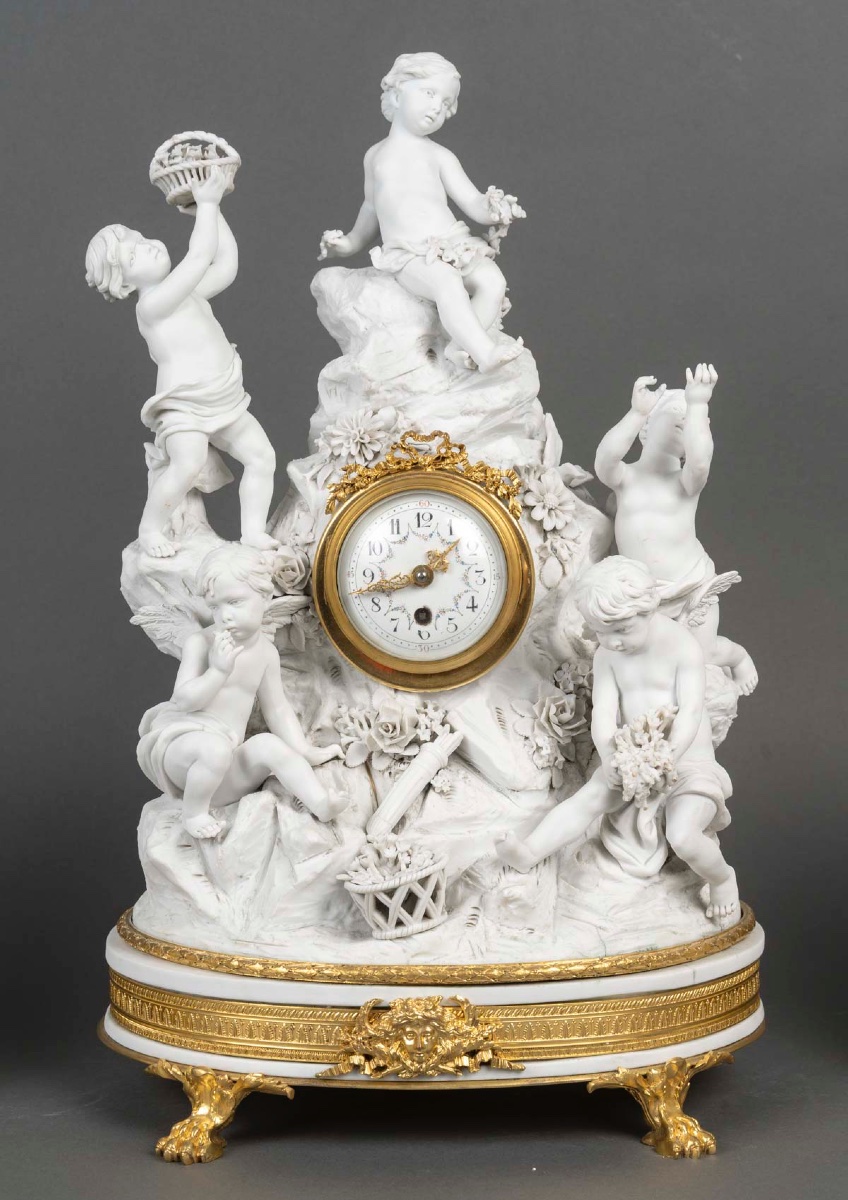 Garniture en biscuit de Sèvres et bronze doré, de style Louis XVI, XIXe siècle — 5