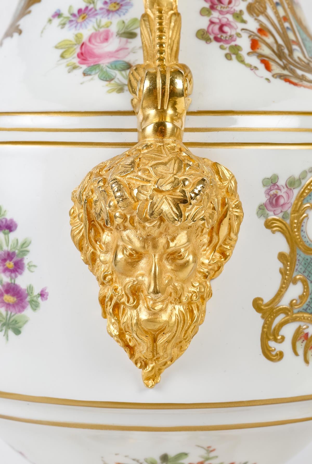 Une importante paire de vases en porcelaine de Sèvres XIXe siècle — 9
