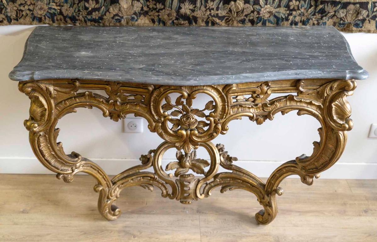 Une console en bois sculpté et doré, XVIIIe siècle — 3