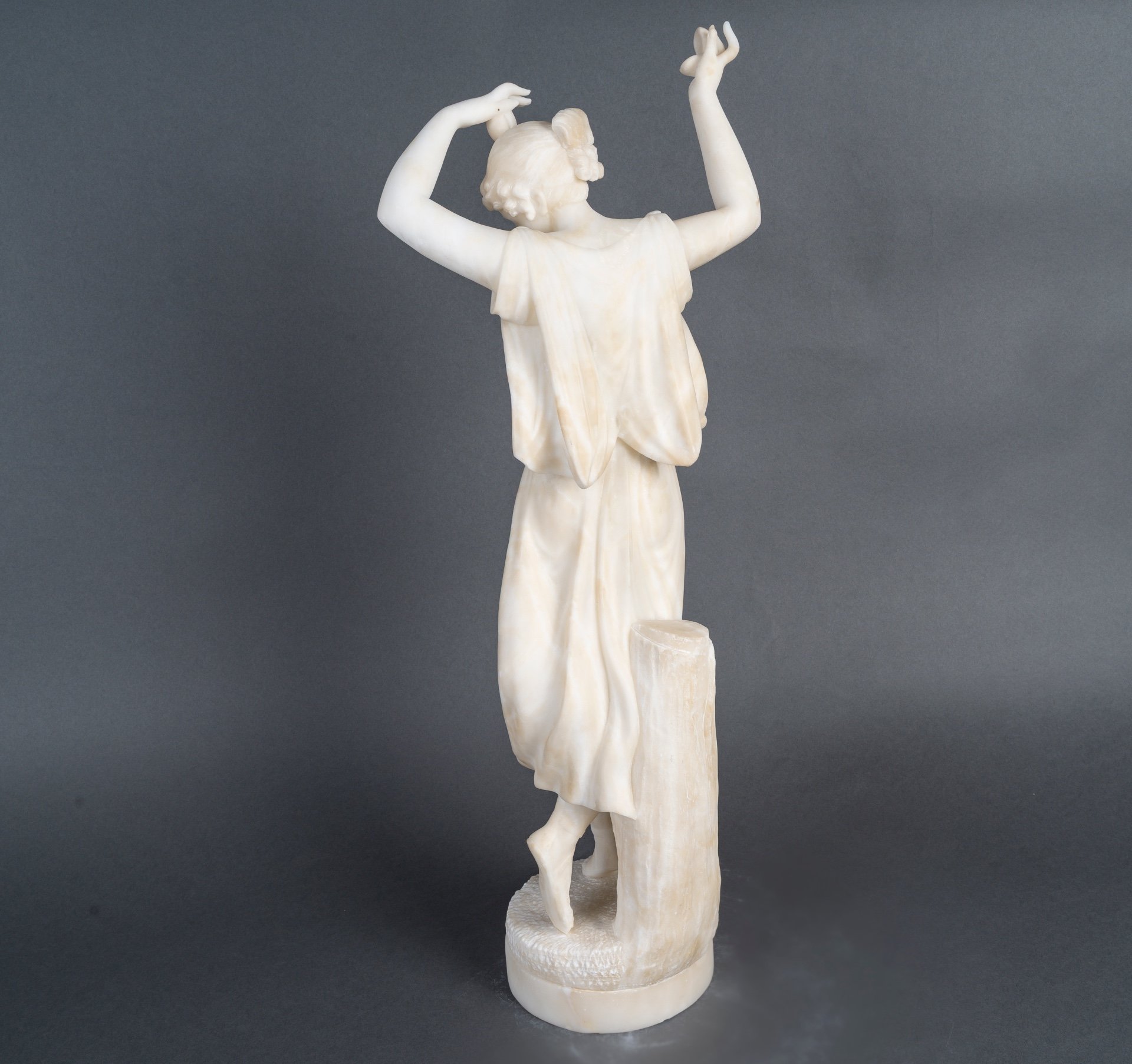 Une sculpture de femme en albâtre, fin du XIXe siècle — 4
