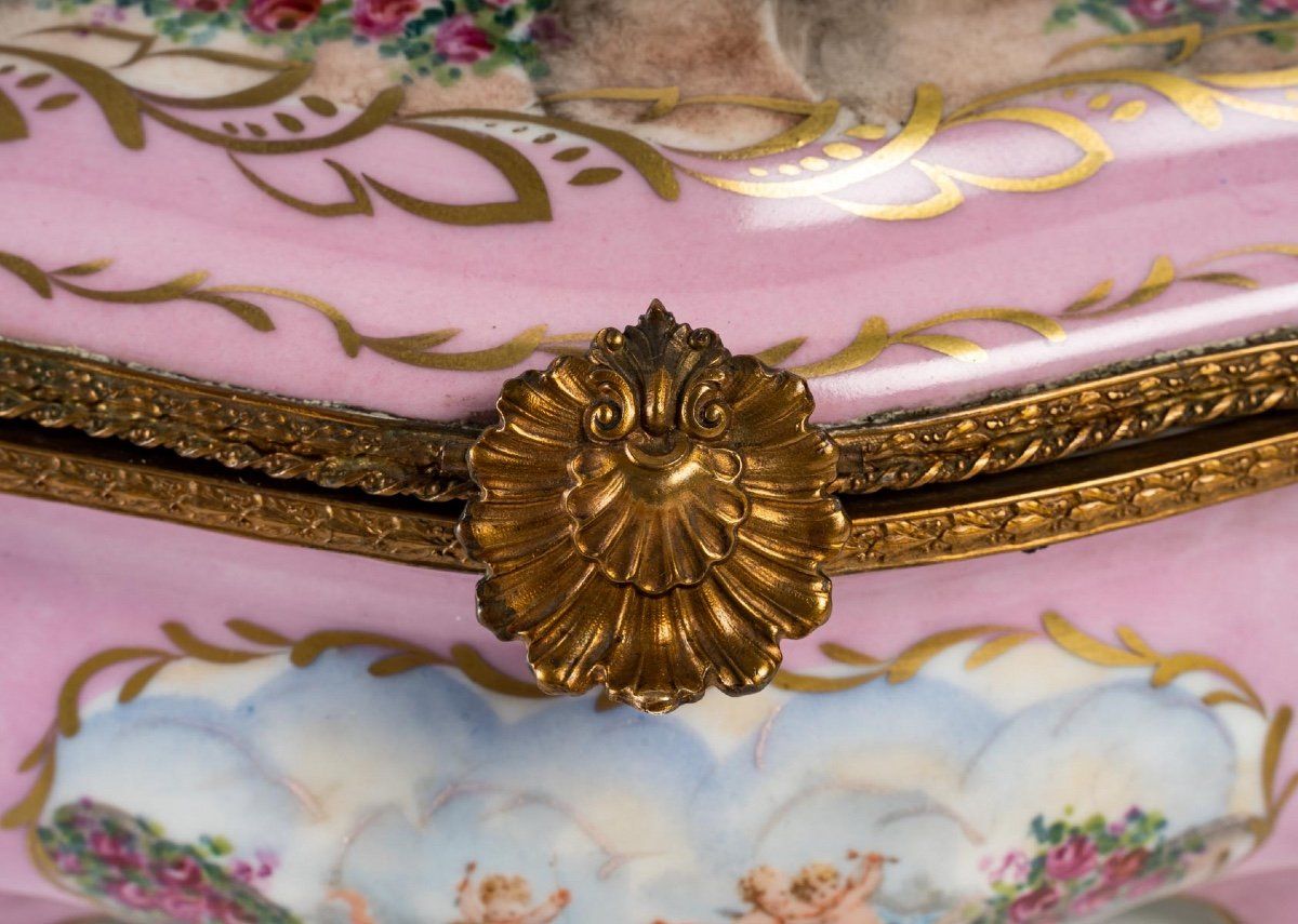 Boîte à bijoux en porcelaine rose de style Sèvres — 7