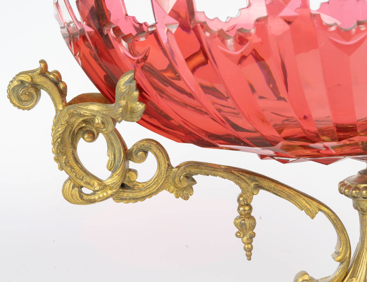 Une belle coupe en cristal et base en bronze doré, époque XIXe siècle — 16