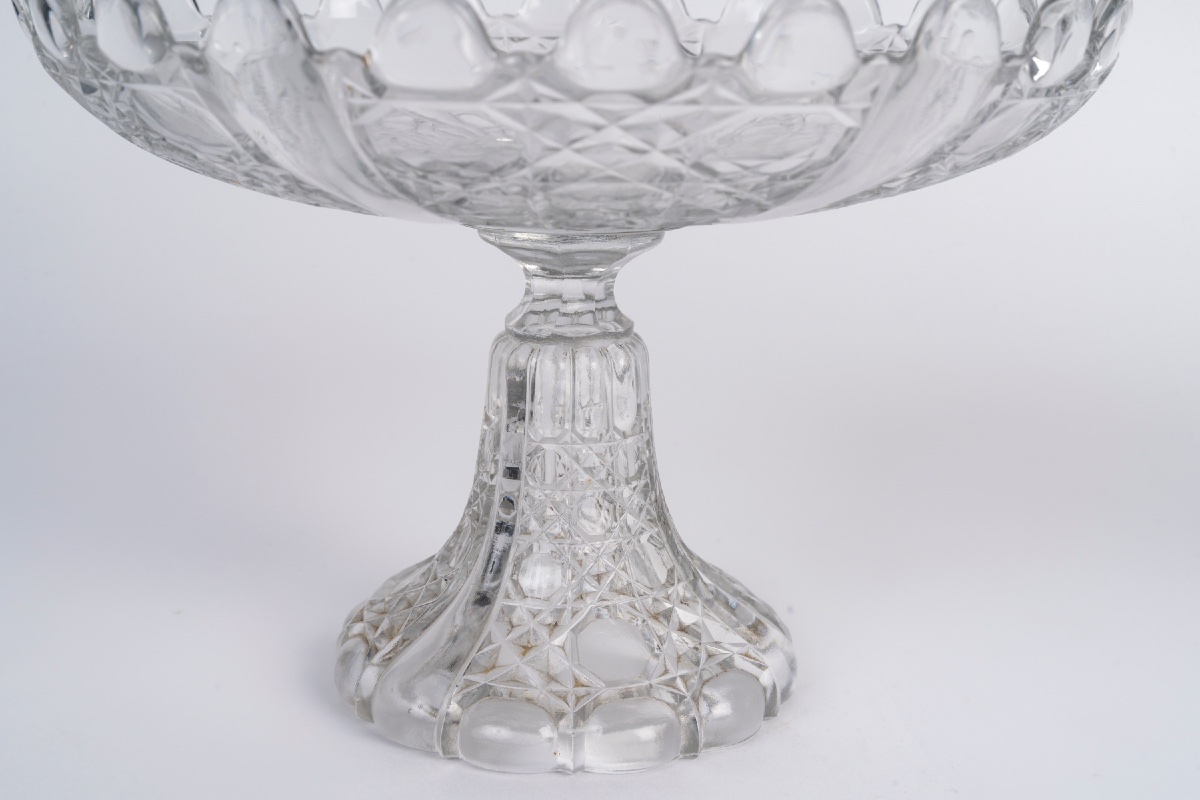 Une paire de coupes en cristal moulé — 9