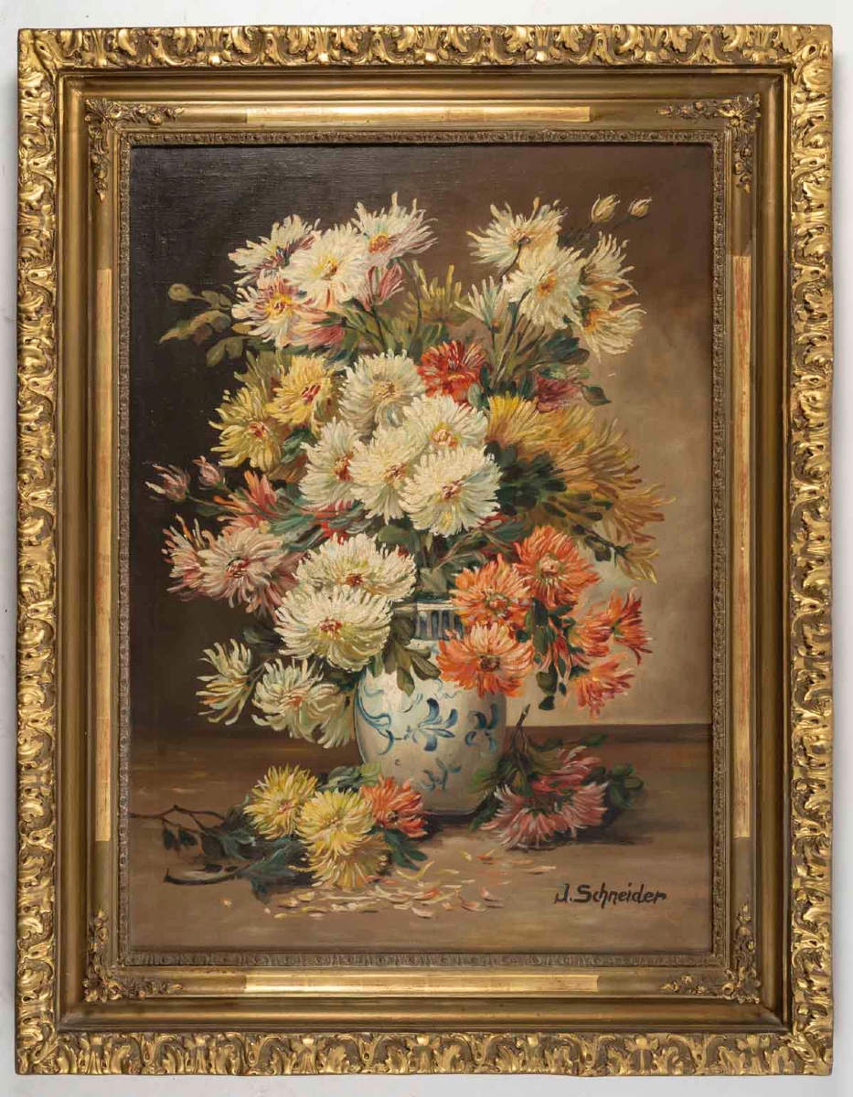 Un tableau de fleurs chrysanthèmes, signé J Shneider — 2