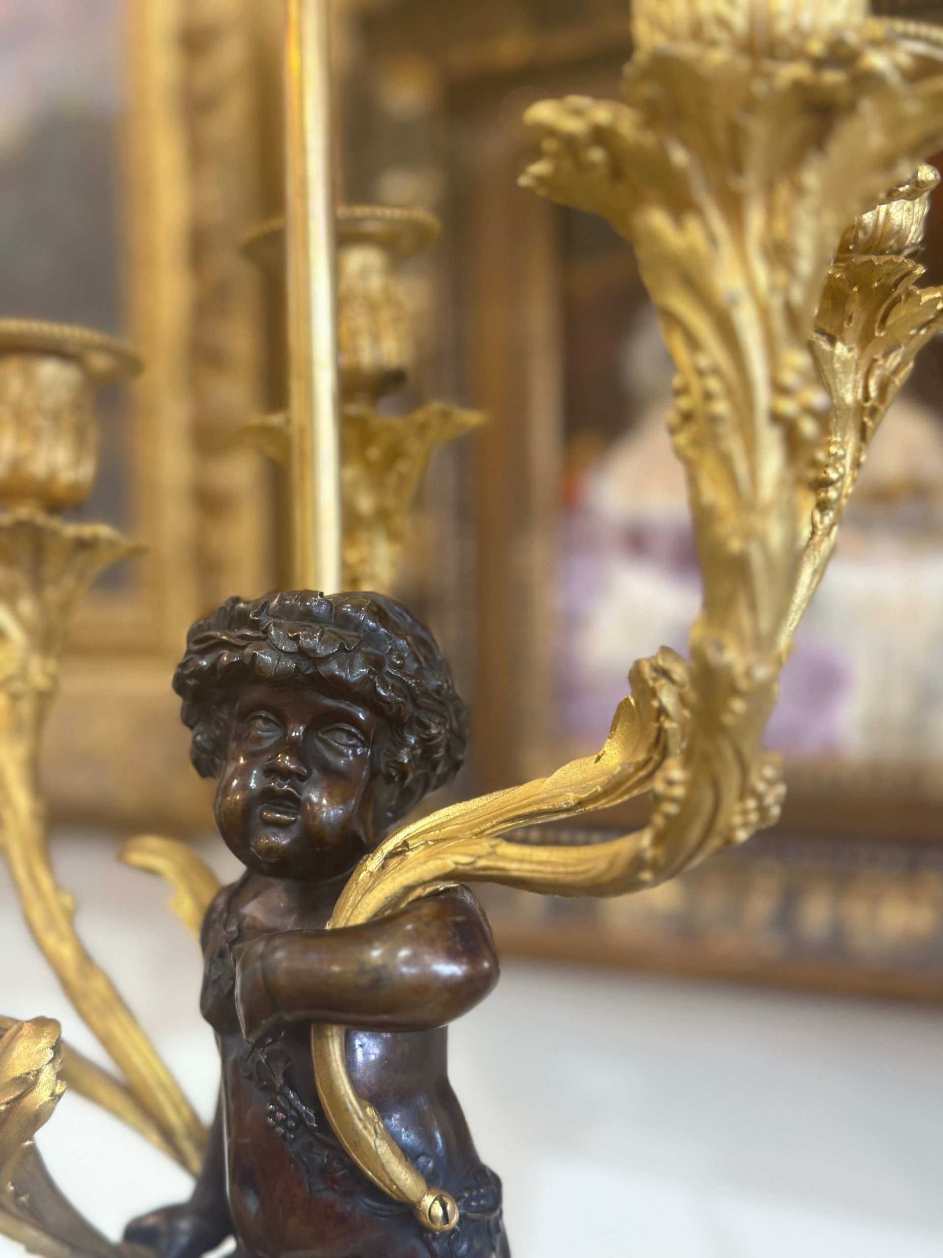 Une Importante paire de lampes en bronze doré circa 1880 — 14