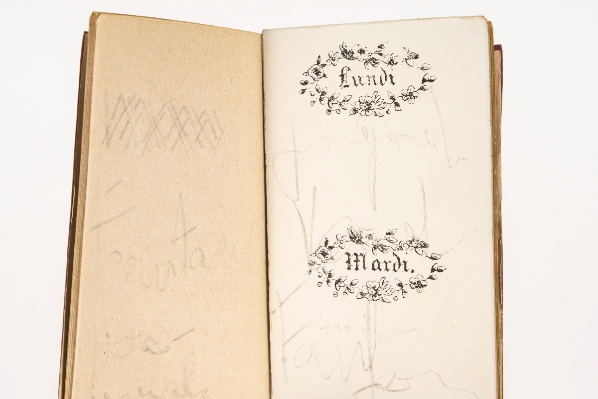 Un Carnet de Ball en émail, fin du XIXe siècle — 8