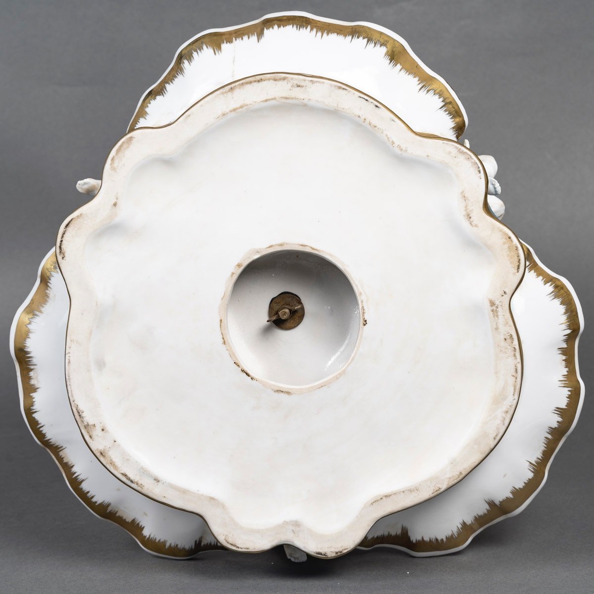 Un centre de table en porcelaine; début du XXe siècle — 23