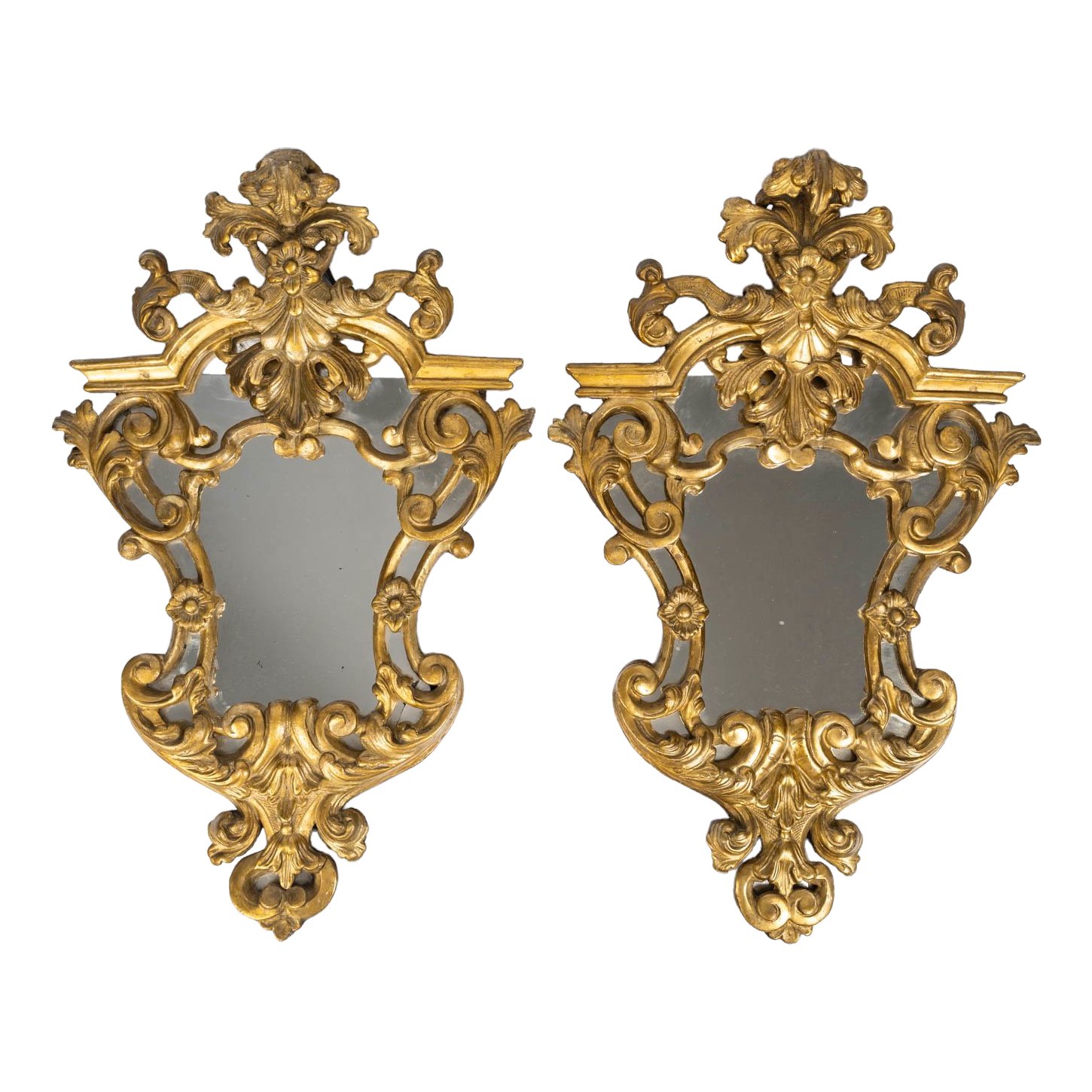 Une paire de miroirs en bois doré, XVIIIé siècle — 13