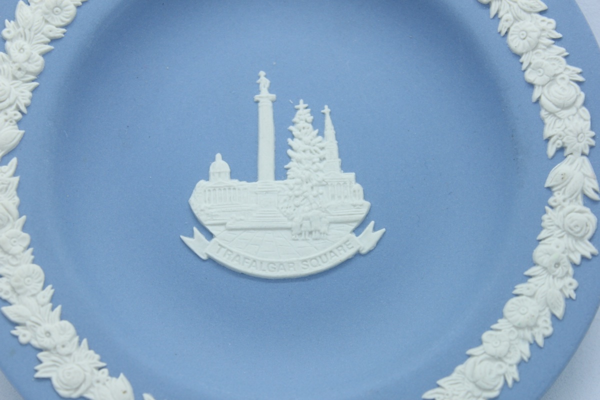 Coupe Commémorative Wedgwood Jasperware – Trafalgar Square – Made in England — 4