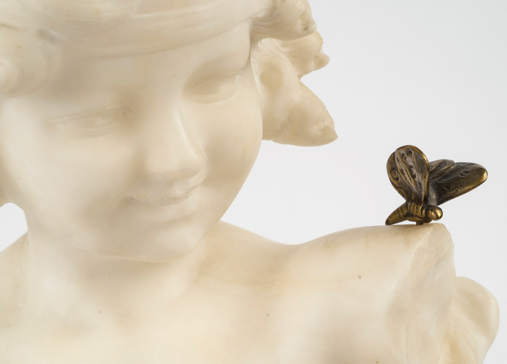 Buste en albâtre d’une jeune fille au papillon, Auguste Carli — 12