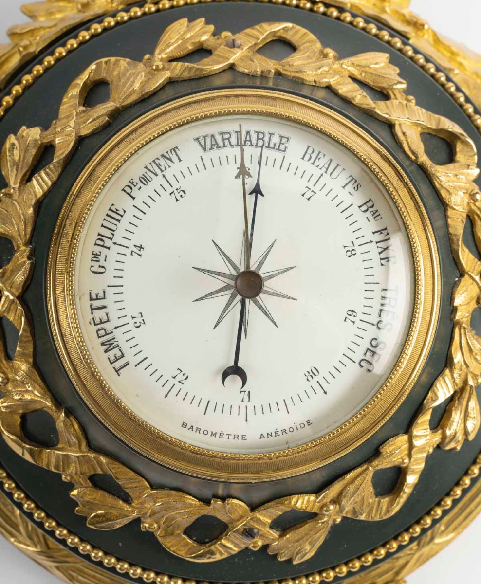 Cartel d’applique et baromètre assorti en bronze doré, fin du XIXe siècle — 10