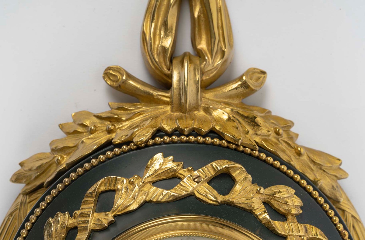 Cartel d’applique et baromètre assorti en bronze doré, fin du XIXe siècle — 12