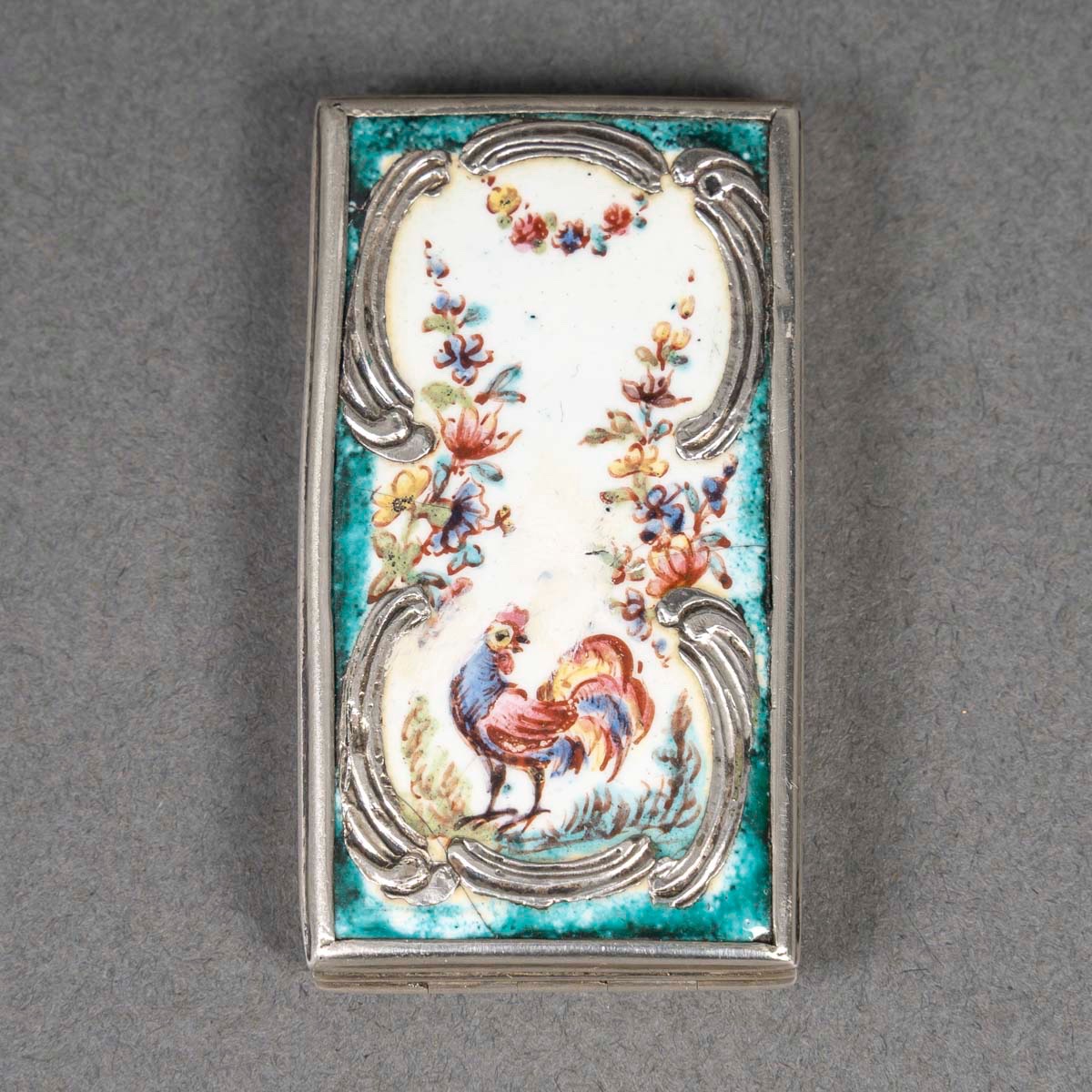 Une miniature boîte en émail et argent massif, fin du XIXe siècle — 11