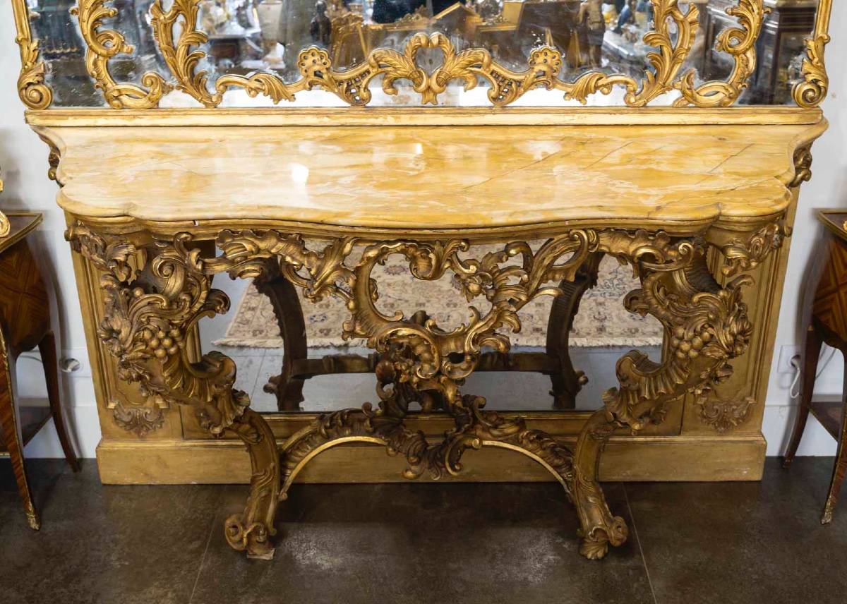 Un grand Trumeau et Sa console en bois sculpté et doré, XIXe siècle — 2