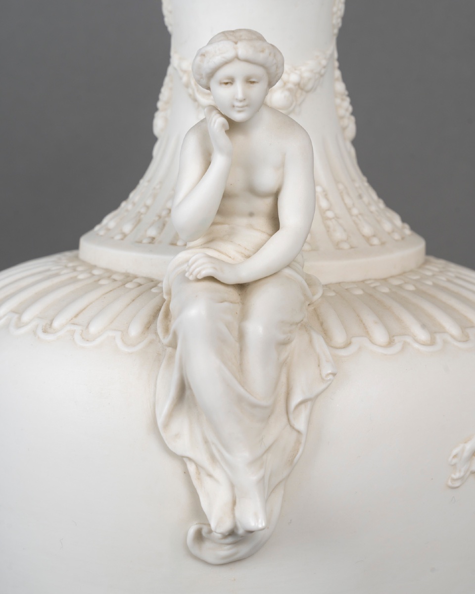 Biscuit une paire de vases en porcelaine de biscuit, fin du XIXe siècle — 9