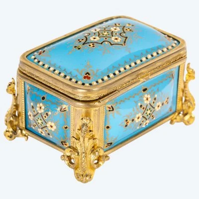Un coffret à bijoux en bronze doré et émail, fin du XIXe siècle