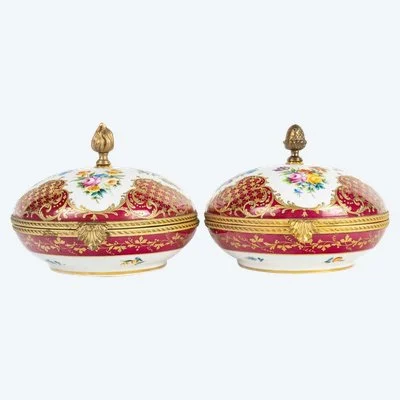 Une paire de coffret à bijoux en porcelaine, fin du XIXe siècle