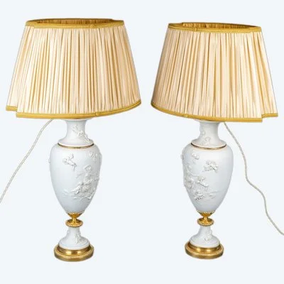 Une paire de lampes en biscuit de Sèvres, fin du XIXe siècle