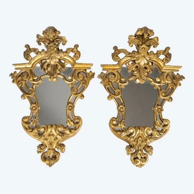 Une paire de miroirs en bois doré, XVIIIé siècle