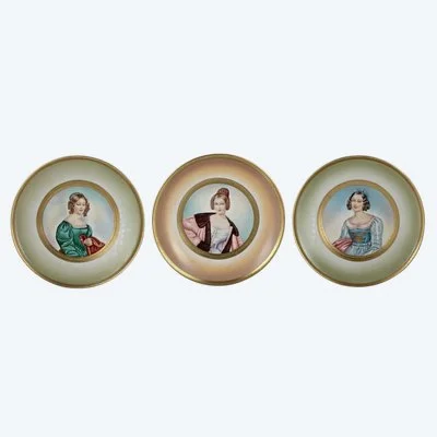 Une série de trois assiettes en porcelaine, Allemagne XIX
