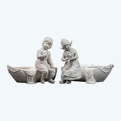 Une paire de coupes en biscuit, Circa 1900