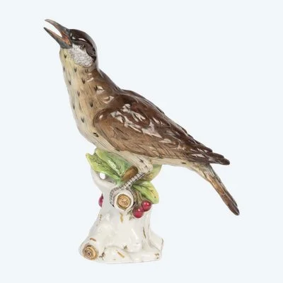 Une figurine d'un oiseau en porcelaine, début du XXe siècle