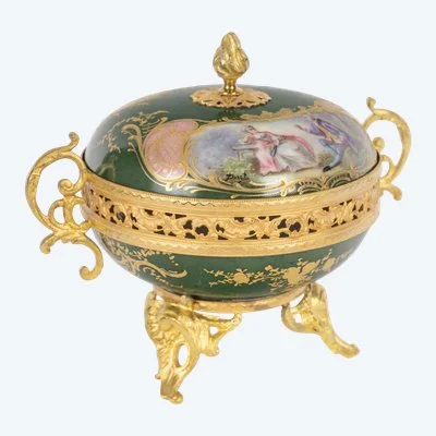Bonbonnière – brûle-parfum en porcelaine, Sèvres XIXe siècle