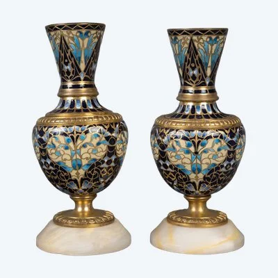 Une paire de petits vases en bronze et émail cloisonné fin du XIXe siècle